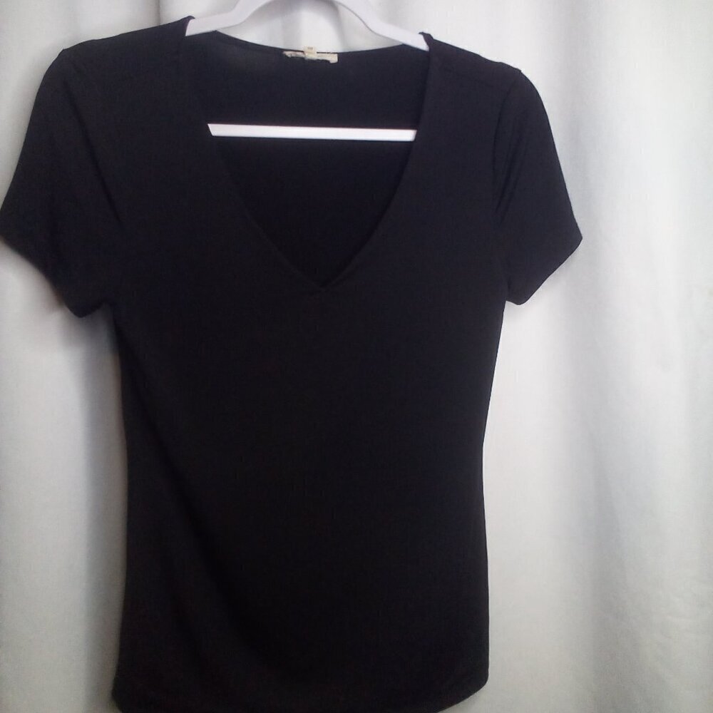 Maurices blouse Shirt M Women Short Sleeve V-Neck Soft Stretch Black